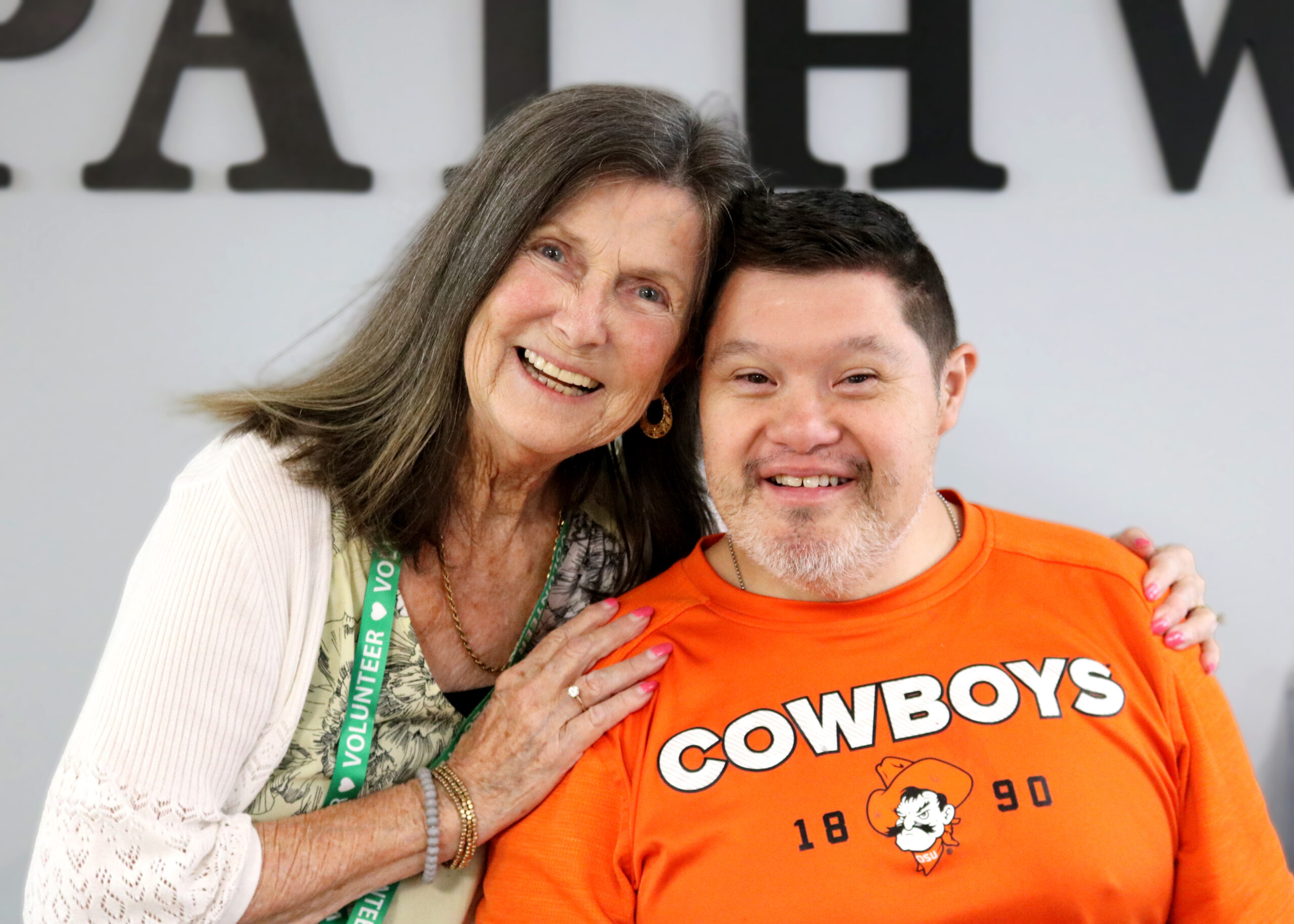 A mentor with her arm around the student she mentors